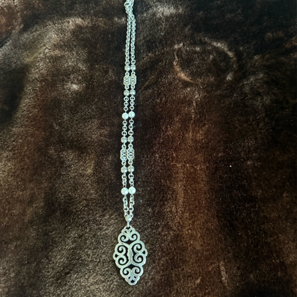 Elegant Silver Pendant Necklace